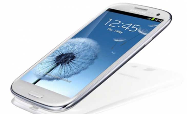 Samsung Galaxy S3 - Slanting Angle Of White Samsung Galaxy S3- Droid Views