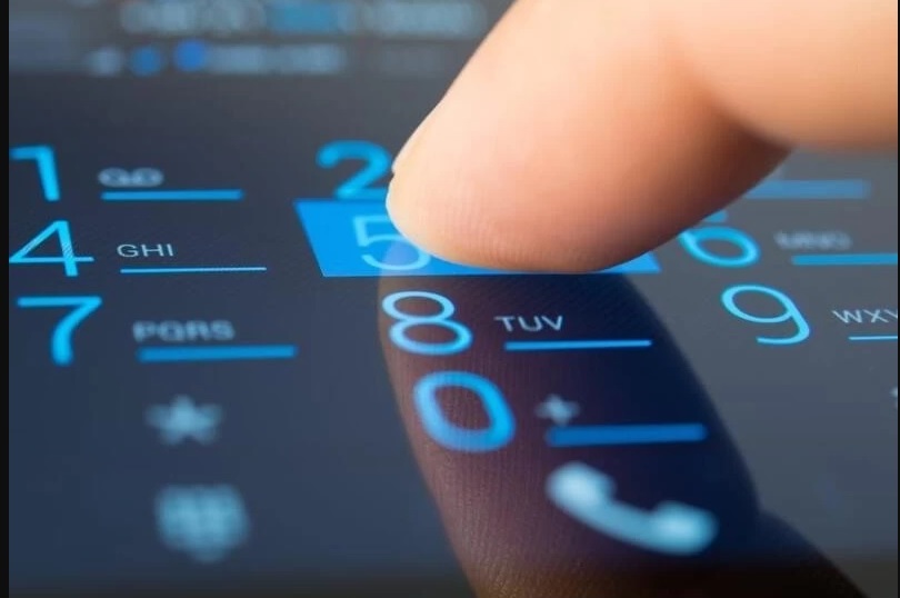 10 Digit Phone Numbers In India - Finger Pressing Numbers On Touchscreen Keypad - Droid Views